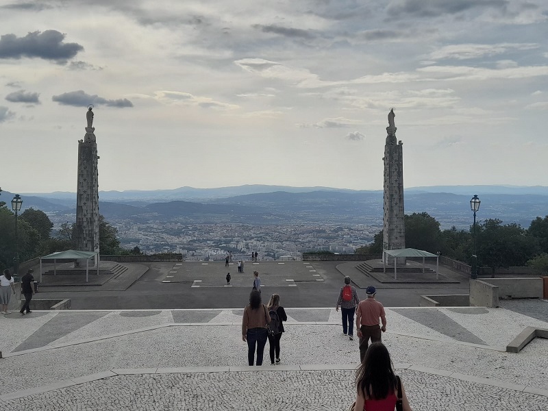 Seniores que integram a atividade “Entre laços…Menos Sós” do Projeto CLDS Cantanhede 4G “Intervir, Integrar e Incluir” participaram num passeio convívio ao Gerês e a Braga